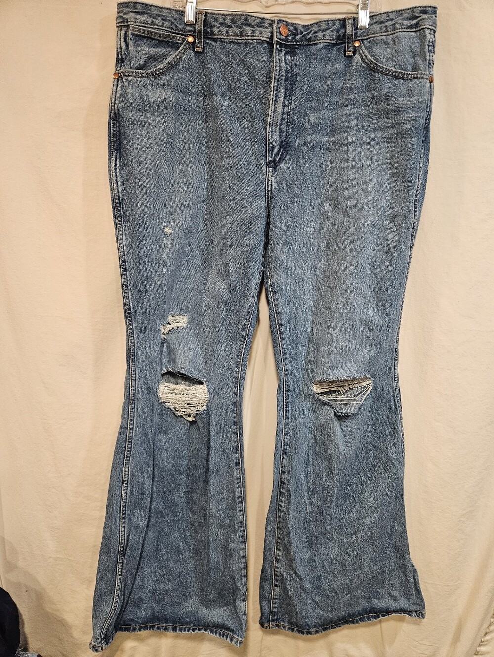 💙 Wrangler Distressed Light Blue Flare Jeans